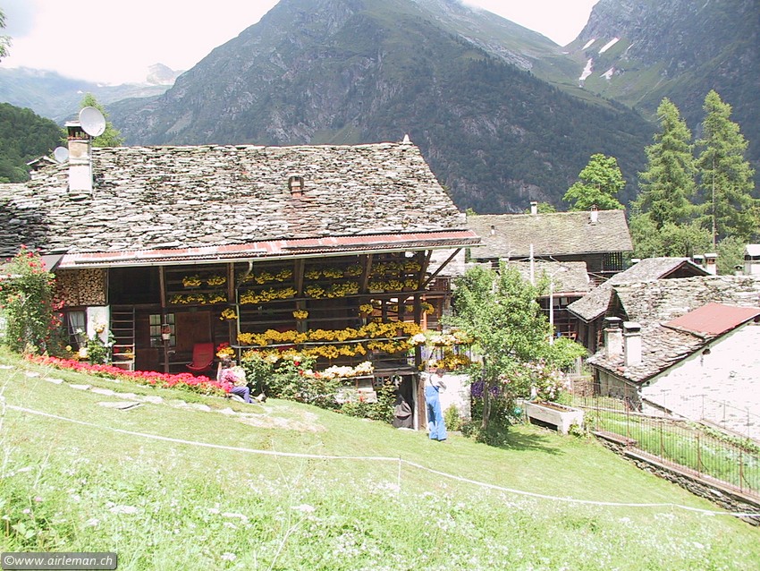Suisse/Valais/MontRose/FromPuntaIndren/20010709/112-1289_IMG.jpg